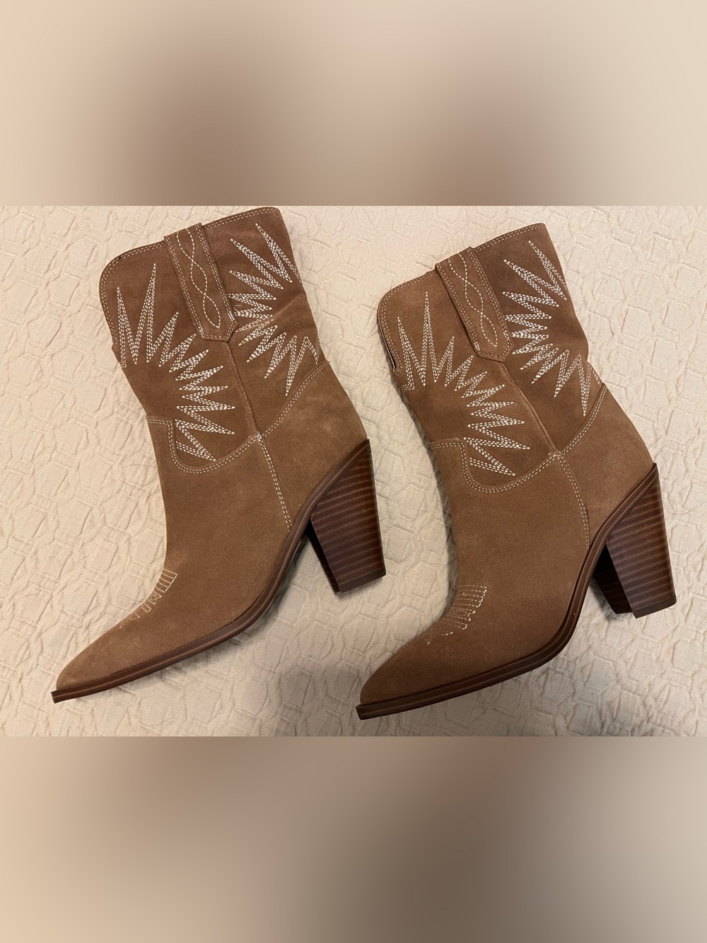 New with Box Marc Fisher western boots size 6.5